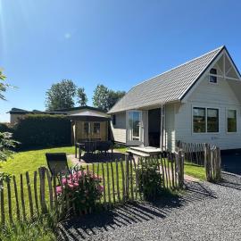 Frisian Countryside Stay near Sea