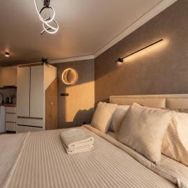 RentHouse Apartments - Moonlight Airport Studio