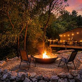 The Little Lake House - Hot Tub, Fire Pit, 1 Min from Boat Launch & Swimming, hotel u gradu Smithville