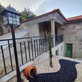 Abrigo da Serra - Soajo Mountain Lodge, Hotel in Adrão