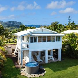 Cottage Two - Private Riverfront Stay in Hanalei, hotel a Hanalei