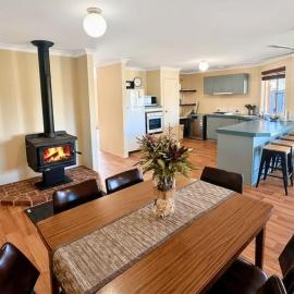 Holiday Retreat on Lorikeet, hotel in Broadwater