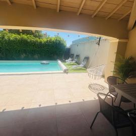 Villa pour 10 personnes proche Avignon, hotell i Vedène