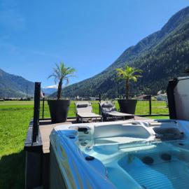 Deluxefort für 10 Gäste mit eigenem Whirlpool und Fasssauna