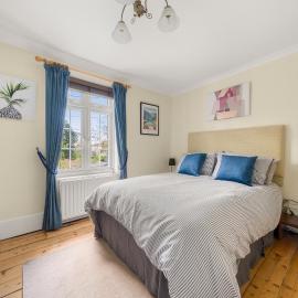 The Ditton Retreat - Sleeps 6 - Dog Friendly - Near Hampton Court، فندق في Long Ditton