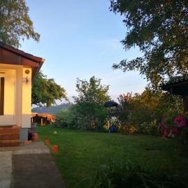 Charmantes Ferienhäuschen Birdland zwischen München und Augsburg, hotel a Ried