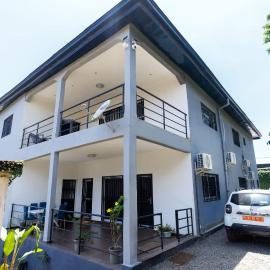 Duplex MNE، فندق في دوالا