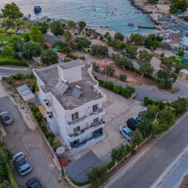 Seli's White Villa, hotel u gradu Ksamil