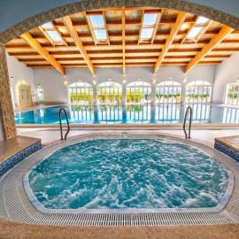 Oasis Parque Ground Floor Apartment with Pools, Jacuzzi & Tennis Portimao
