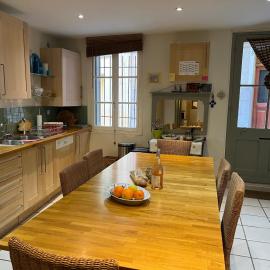 Colourful Townhouse in Mountain Village Square, hotel u gradu 'Arles-sur-Tech'