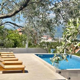 Villa Paula, hotel v mestu Radovići
