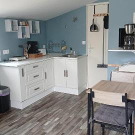 Studio aménagé pour 2 personnes, indépendant, hotel en Questembert