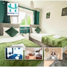 Hyped Properties' Modern 3BR Home Best For Groups & Contractors Near Birmingham Airport with Garden & Driveway Parking