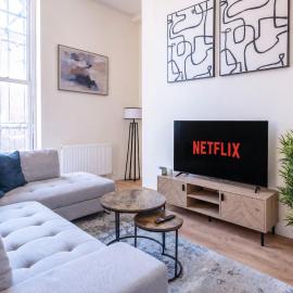 Modern 2 Bedroom flat / Free parking / Sleeps 6, hotel a Rochdale