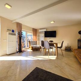Cosy Hideaway Guest House, hotel in Dovilai