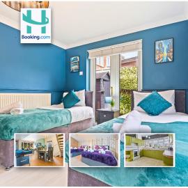 Hyped Properties' Stylish 4BR Home Best For Groups & Business Stays Near Centre & Golf with Parking
