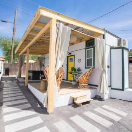 The Frida Tiny House-Hot Tub-Pet Friendly-No Pet Fee!، فندق في ألباكيركي