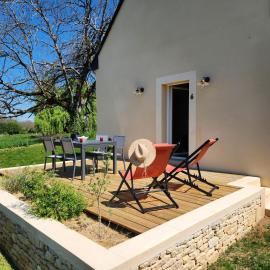 Le Clos Belette - Gite 4 pers avec piscine, hotel in Salignac Eyvigues