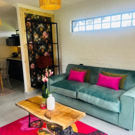Origin Cottage, hotel in eMalahleni
