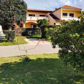 Beautiful room with bathroom first row to the sea with separate shared kitchen - Nin