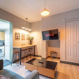 4 Bedroom Stylish House in Redditch - Free Parking, hotel en Redditch