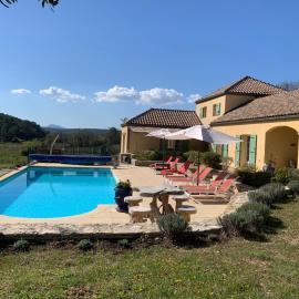 Villa tout confort, superbe vue dégagée, piscine chauffée, raccdt fibre