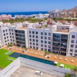 2BDR Condo Beach Downtown Jacuzzi Pool Amenities
