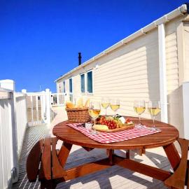 2 Bed - Sleeps 6 - Pets - Parking - Wifi, hotel 