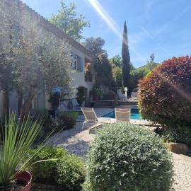Rez de Jardin d'une Bastide VILLA LA GARDI avec Piscine privée, hôtel à La Garde-Freinet