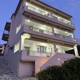Katelia's Apartments, hotel in Almiropotamos