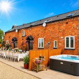 The Shakespeare Lodge - Sleeps up to 12 - 2 HOT TUBS