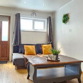 Studio apartment, TV, WiFi Kitchen Parking, Wembley Elizabeth Line, hotell sihtkohas Northolt