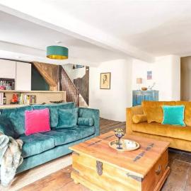 17th-Century Grade II House, Heart of Tetbury, includes parking