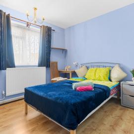 Executive room in homely Ealing flat
