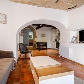 Studio 40m2 au cœur du village, viešbutis mieste Cornillon-Confoux