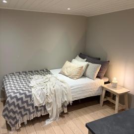 Guest cottage with kitchen and bathroom