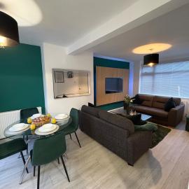 Contractor Friendly House Sleeps 5 Free Parking WiFi, hotel en Halton