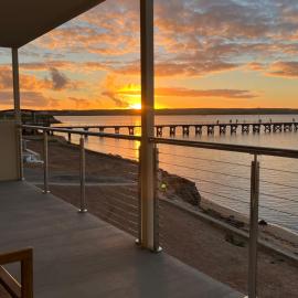 Beachside & Jetty View 5 - Harbour Master Apartment, viešbutis mieste Streaky Bay