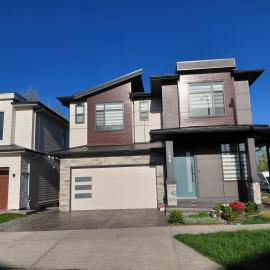 BRAND NEW LUXURY 4 Beds 4 baths Home Langley Perfect for Families and Groups