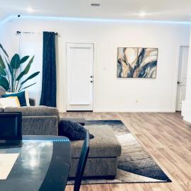 Luxe Haven، فندق في Richmond