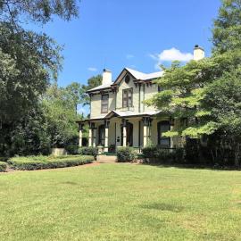 Historic 5BR 1858 Estate Near Barton and Warbirds, hotel u gradu 'Wilson'
