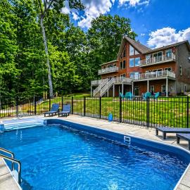 Ultimate LKA Retreat Boatdock Heated Pool Hottub, hotel in Mineral