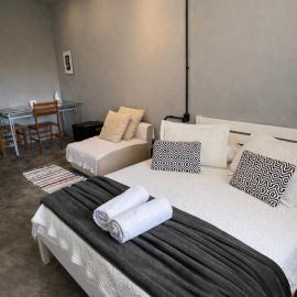 Refúgio Pauapique - Suítes com café da manhã, ar condicionado e frigobar à 900 metros da Rota do Vinho, hotell i São Roque