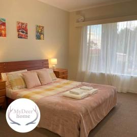 The Hidden Gem Exquisite 3BR Retreat in Berri, hotel i Berri