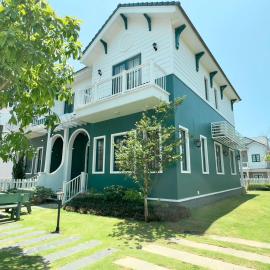 Solara Coast Villa, Hotel in Tiến Thành