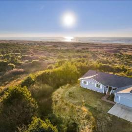 Ocean Front Clamming Game Room Large Deck