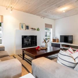 Lil’ Easy Beach House – great location in scarbs