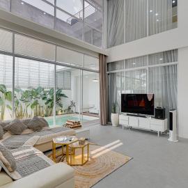 Spacious 3BR Villa Osmanthus with Rooftop near Seminyak, Hotel in Kerobokan