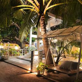 Oceana Surf Maldives - Kudahuvadhoo Island Surf Retreat, hotell i Kudahuvadhoo