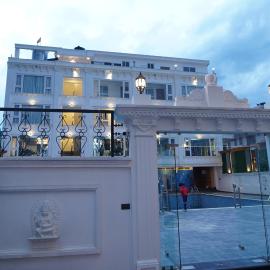 Lotus Shines & Amenities, hotell i Manamaiju